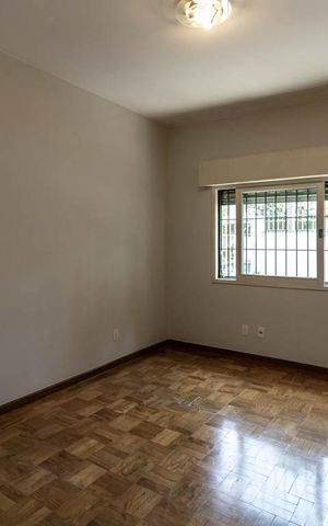 Casa à venda com 430m², 3 quartos e 6 vagas Casa à venda com 430m², 3 quartos e 6 vagasSuíte