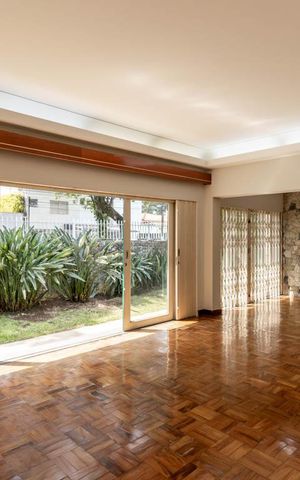 Casa à venda com 430m², 3 quartos e 6 vagas Casa à venda com 430m², 3 quartos e 6 vagasSala 1