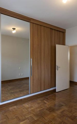 Casa à venda com 430m², 3 quartos e 6 vagas Casa à venda com 430m², 3 quartos e 6 vagasQuarto 2