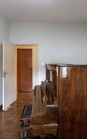Casa à venda com 430m², 3 quartos e 6 vagas Casa à venda com 430m², 3 quartos e 6 vagasQuarto 1