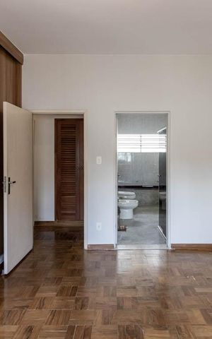 Casa à venda com 430m², 3 quartos e 6 vagas Casa à venda com 430m², 3 quartos e 6 vagasSuíte