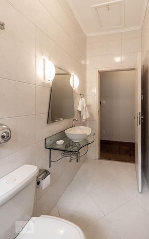 Casa à venda com 430m², 3 quartos e 6 vagas Casa à venda com 430m², 3 quartos e 6 vagasBanheiro Social