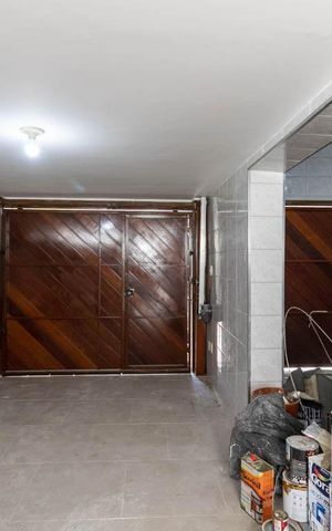 Casa à venda com 430m², 3 quartos e 6 vagas Casa à venda com 430m², 3 quartos e 6 vagasGaragem
