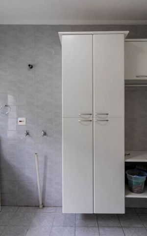 Casa à venda com 430m², 3 quartos e 6 vagas Casa à venda com 430m², 3 quartos e 6 vagasÁrea de Serviço