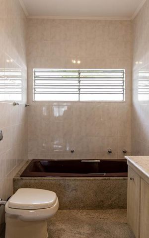 Casa à venda com 430m², 3 quartos e 6 vagas Casa à venda com 430m², 3 quartos e 6 vagasSuíte