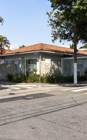 Casa à venda com 430m², 3 quartos e 6 vagas Casa à venda com 430m², 3 quartos e 6 vagasFachada
