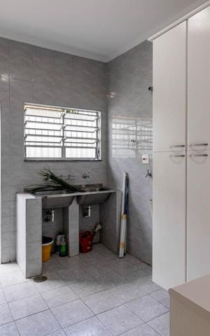 Casa à venda com 430m², 3 quartos e 6 vagas Casa à venda com 430m², 3 quartos e 6 vagasÁrea de Serviço
