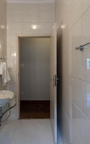 Casa à venda com 430m², 3 quartos e 6 vagas Casa à venda com 430m², 3 quartos e 6 vagasBanheiro Social