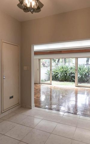 Casa à venda com 430m², 3 quartos e 6 vagas Casa à venda com 430m², 3 quartos e 6 vagasHall de entrada
