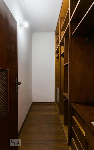 Casa à venda com 280m², 3 quartos e 8 vagasCloset da Suíte