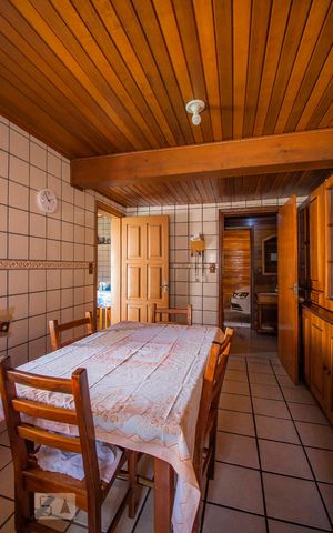 Casa à venda com 258m², 3 quartos e 3 vagasCozinha 