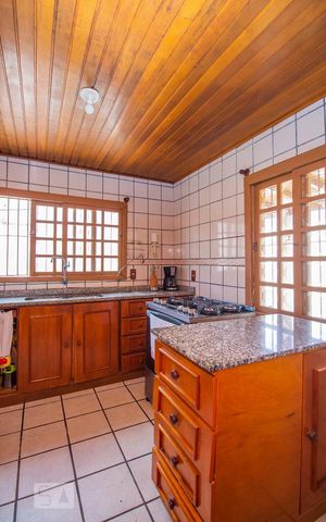 Casa à venda com 258m², 3 quartos e 3 vagasCozinha 