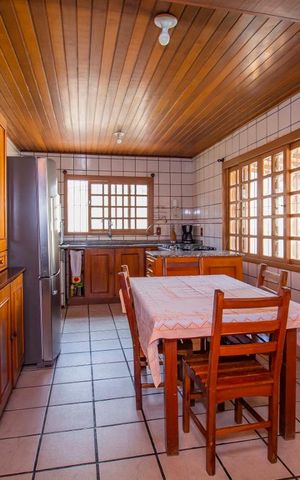 Casa à venda com 258m², 3 quartos e 3 vagasCozinha 