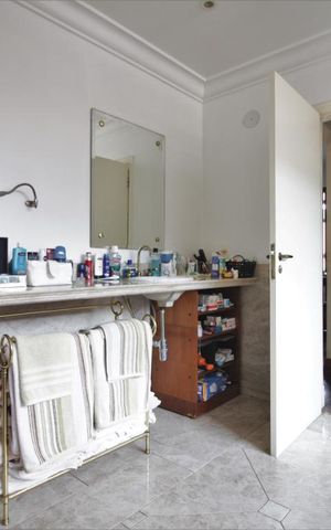 Casa à venda com 750m², 4 quartos e 6 vagasBanheiro da suíte 3