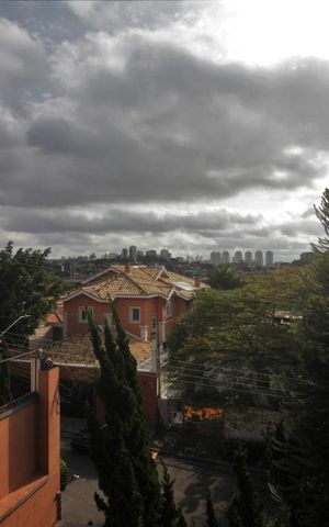 Casa à venda com 750m², 4 quartos e 6 vagasVista da suíte 1