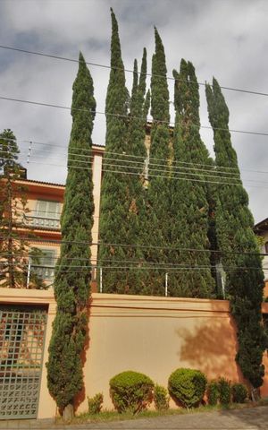 Casa à venda com 750m², 4 quartos e 6 vagasFachada
