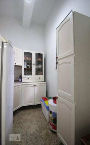 Casa à venda com 750m², 4 quartos e 6 vagasDespensa