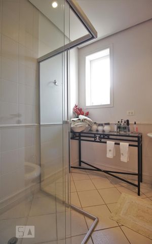 Casa à venda com 750m², 4 quartos e 6 vagasBanheiro da suíte 4