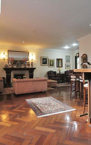Casa à venda com 750m², 4 quartos e 6 vagasSala