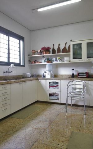 Casa à venda com 750m², 4 quartos e 6 vagasCozinha