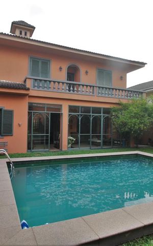 Casa à venda com 750m², 4 quartos e 6 vagasÁrea Externa