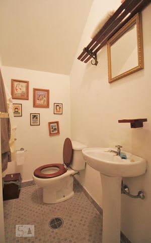Casa à venda com 750m², 4 quartos e 6 vagasBanheiro