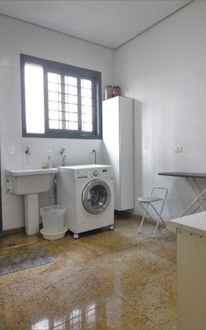 Casa à venda com 750m², 4 quartos e 6 vagasÁrea de Serviço