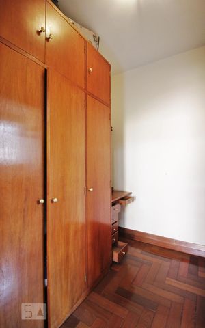 Casa à venda com 750m², 4 quartos e 6 vagasCoset