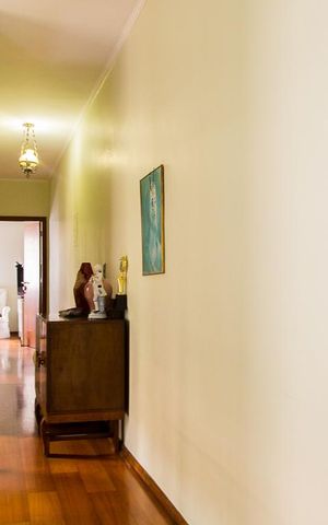 Casa à venda com 216m², 4 quartos e 3 vagasCorredor