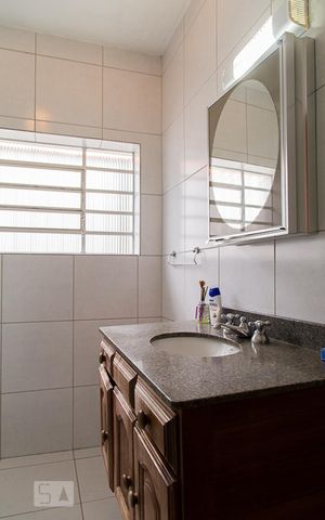 Casa à venda com 216m², 4 quartos e 3 vagasBanheiro social