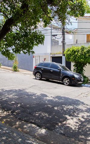 Casa à venda com 216m², 4 quartos e 3 vagasVista da garagem