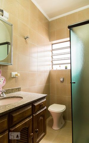 Casa à venda com 216m², 4 quartos e 3 vagasBanheiro da suíte 2