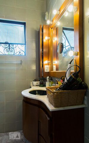 Casa à venda com 216m², 4 quartos e 3 vagasBanheiro da suíte 1