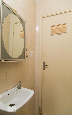 Casa à venda com 216m², 4 quartos e 3 vagasBanheiro de serviço
