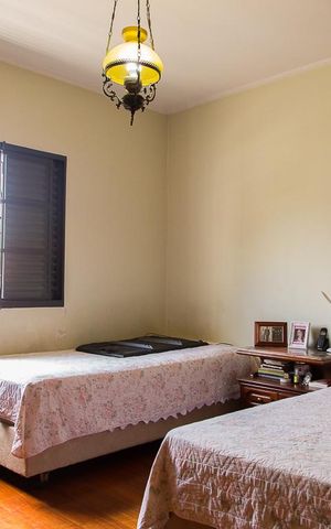 Casa à venda com 216m², 4 quartos e 3 vagasSuíte 2