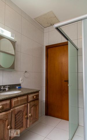 Casa à venda com 216m², 4 quartos e 3 vagasBanheiro social