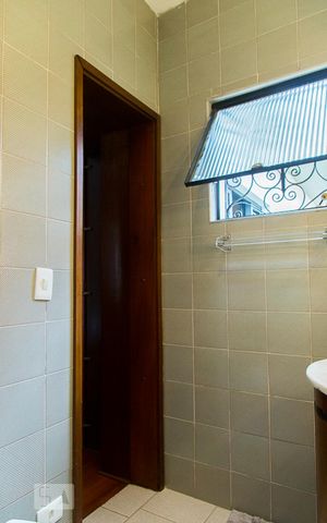 Casa à venda com 216m², 4 quartos e 3 vagasBanheiro da suíte 1