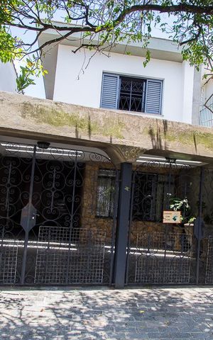 Casa à venda com 216m², 4 quartos e 3 vagasFachada