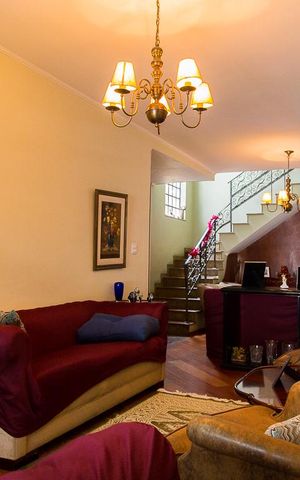 Casa à venda com 216m², 4 quartos e 3 vagasSala de estar