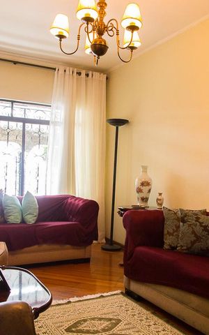 Casa à venda com 216m², 4 quartos e 3 vagasSala de estar