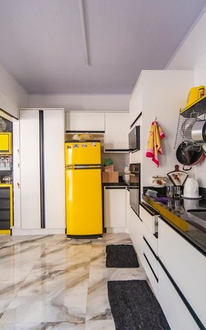 Casa à venda com 345m², 4 quartos e 3 vagas Casa à venda com 345m², 4 quartos e 3 vagasCozinha da casa 2
