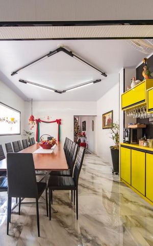 Casa à venda com 345m², 4 quartos e 3 vagas Casa à venda com 345m², 4 quartos e 3 vagasCozinha da casa 2