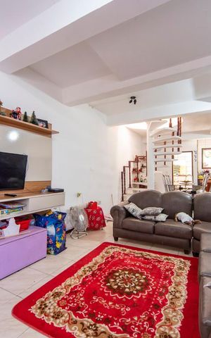 Casa à venda com 345m², 4 quartos e 3 vagas Casa à venda com 345m², 4 quartos e 3 vagasSala