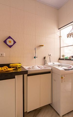 Casa à venda com 345m², 4 quartos e 3 vagas Casa à venda com 345m², 4 quartos e 3 vagasÁrea de Serviço