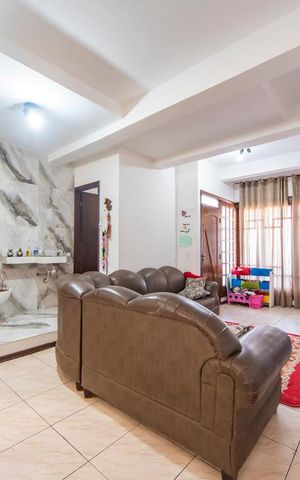 Casa à venda com 345m², 4 quartos e 3 vagas Casa à venda com 345m², 4 quartos e 3 vagasSala
