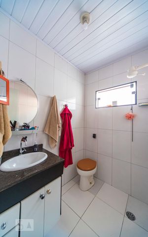 Casa à venda com 345m², 4 quartos e 3 vagas Casa à venda com 345m², 4 quartos e 3 vagasBanheiro do Quarto 4
