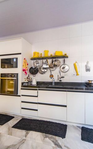 Casa à venda com 345m², 4 quartos e 3 vagas Casa à venda com 345m², 4 quartos e 3 vagasCozinha da casa 2