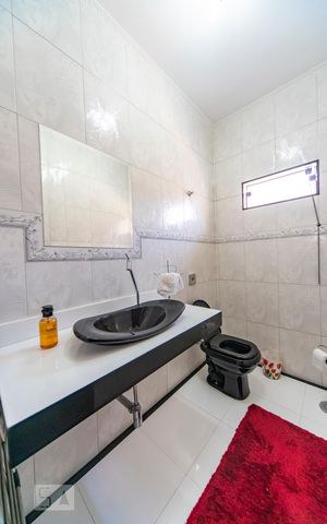 Casa à venda com 345m², 4 quartos e 3 vagas Casa à venda com 345m², 4 quartos e 3 vagasLavabo