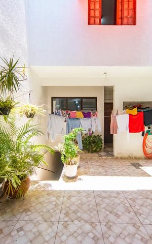 Casa à venda com 345m², 4 quartos e 3 vagas Casa à venda com 345m², 4 quartos e 3 vagasJardim e quintal
