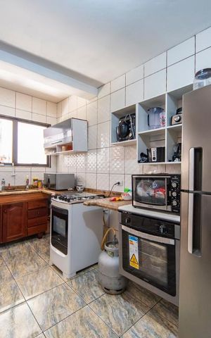 Casa à venda com 345m², 4 quartos e 3 vagas Casa à venda com 345m², 4 quartos e 3 vagasCozinha